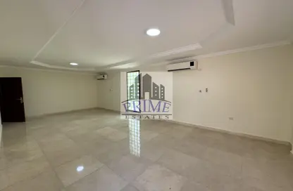 Villa - 4 Bedrooms - 5 Bathrooms for rent in Ain Khaled - Ain Khaled - Doha