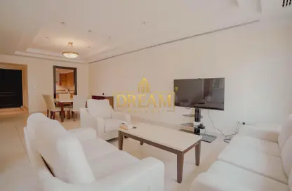 Apartment - 2 Bedrooms - 3 Bathrooms for rent in Porto Arabia - The Pearl Island - Doha