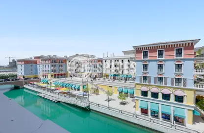 Apartment - 2 Bedrooms - 3 Bathrooms for rent in Chateau - Qanat Quartier - The Pearl Island - Doha