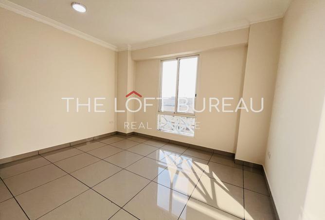 976493 - Property Image 3