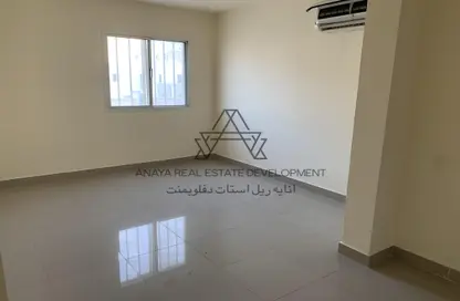 Apartment - 2 Bedrooms - 2 Bathrooms for rent in Umm Ghuwailina - Doha