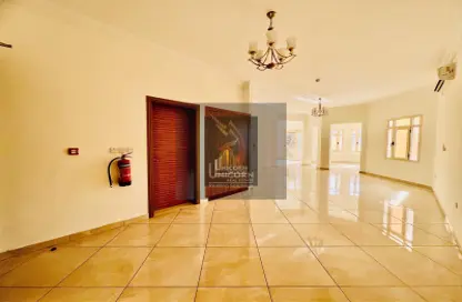 مجمع سكني - 4 غرف نوم - 5 حمامات للايجار في شارع  بو هامو - أبو هامور - الدوحة