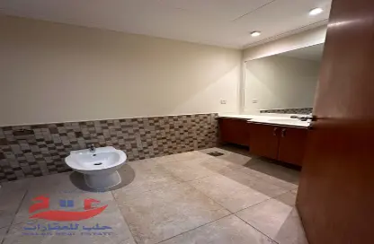 Apartment - 3 Bedrooms - 5 Bathrooms for rent in Tower 10 - Abraj Quartiers - The Pearl Island - Doha