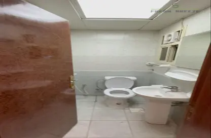 صورة لـ حمام شقة - 2 غرف نوم - 2 حمامات للايجار في المنصورة - الدوحة ، صورة رقم 1