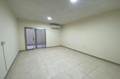 Apartment - 3 Bedrooms - 3 Bathrooms for rent in Al Mansoura - Al Mansoura - Doha