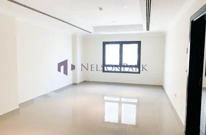 Apartment - 1 Bedroom - 2 Bathrooms for rent in Tower 28 - Porto Arabia - The Pearl Island - Doha