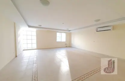 صورة لـ غرفة فارغة شقة - 3 غرف نوم - 3 حمامات للايجار في اقامة الانديغو - فريج بن محمود- جنوب - فريج بن محمود - الدوحة ، صورة رقم 1