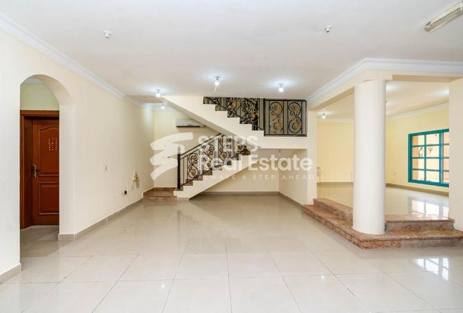 952672 - Property Image 2