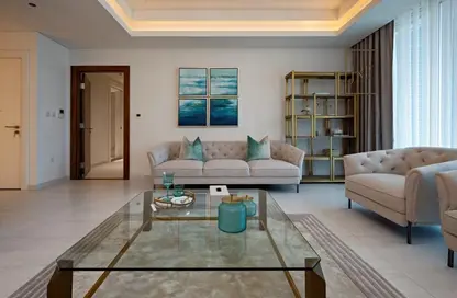 Living Room image for: Apartment - 2 Bedrooms - 3 Bathrooms for sale in Gewan Island - The Pearl Island - Doha, Image 1