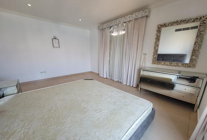 933070 - Property Image 3