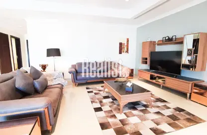 Apartment - 2 Bedrooms - 3 Bathrooms for rent in East Porto Drive - Porto Arabia - The Pearl Island - Doha
