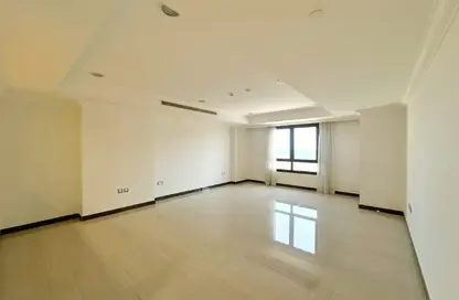 Apartment - 2 Bedrooms - 2 Bathrooms for rent in West Porto Drive - Porto Arabia - The Pearl Island - Doha
