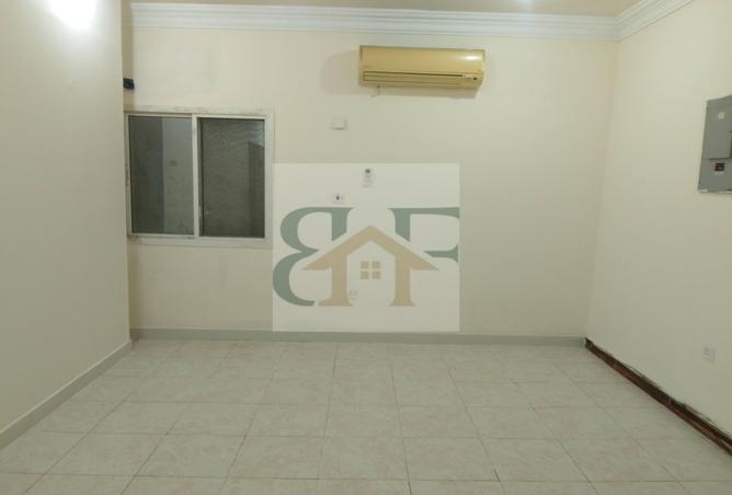 983635 - Property Image 2