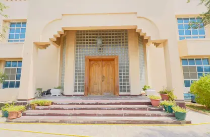 Compound - 5 Bedrooms - 6 Bathrooms for rent in Onaiza - Onaiza - Doha
