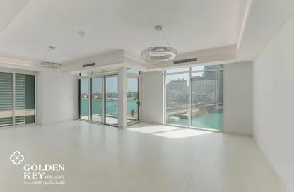 Apartment - 3 Bedrooms - 5 Bathrooms for rent in Gewan Island - The Pearl Island - Doha