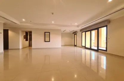 Apartment - 2 Bedrooms - 3 Bathrooms for rent in East Porto Drive - Porto Arabia - The Pearl Island - Doha