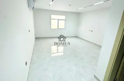 شقة - 3 غرف نوم - 4 حمامات للايجار في شارع النجدة - مدينة خليفة شمال - مدينة خليفة - الدوحة