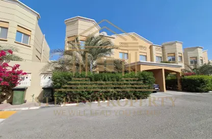 مجمع سكني - 4 غرف نوم - 4 حمامات للايجار في سوق الغرافة - الغرافة - الدوحة