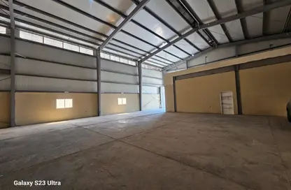Warehouse - Studio - 4 Bathrooms for rent in East Industrial Street - Birkat Al Awamer - Al Wakra