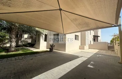 فيلا - 5 غرف نوم - 5 حمامات للايجار في شارع الجامعه - المرخية - الدوحة