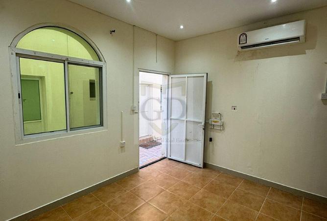 985244 - Property Main Image