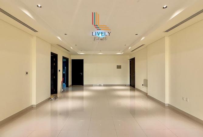 933951 - Property Image 2