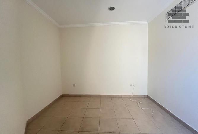 927312 - Property Image 3