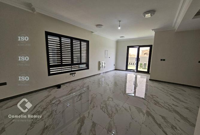 989131 - Property Image 2