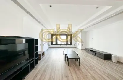 Apartment - 1 Bedroom - 2 Bathrooms for rent in East Porto Drive - Porto Arabia - The Pearl Island - Doha