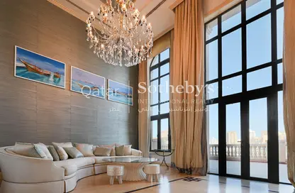 Living Room image for: Townhouse - 4 Bedrooms - 6 Bathrooms for sale in Porto Arabia - The Pearl Island - Doha, Image 1