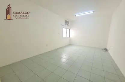 Apartment - 4 Bedrooms - 2 Bathrooms for rent in Fereej Bin Mahmoud - Doha