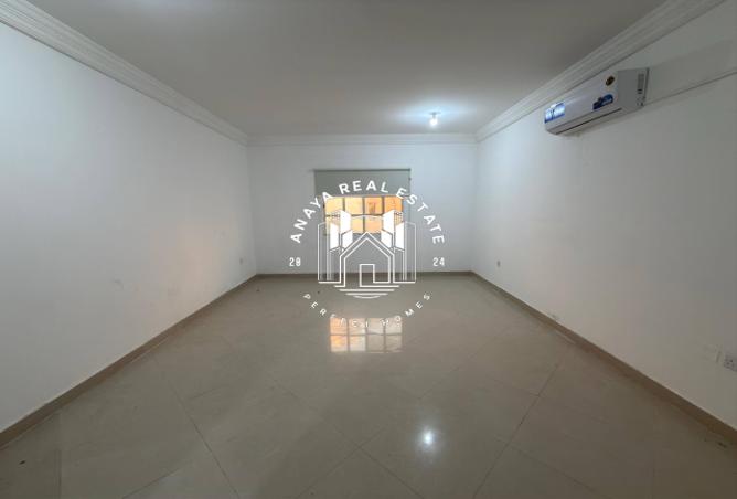 1000182 - Property Image 2