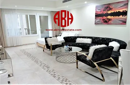 Living Room image for: Apartment - 1 Bedroom - 1 Bathroom for rent in Bab Al Riviera - Porto Arabia - The Pearl Island - Doha, Image 1