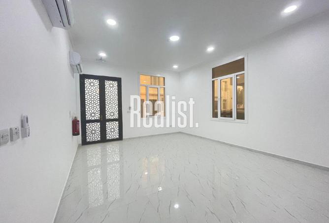 927208 - Property Image 2