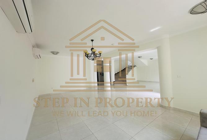 951712 - Property Image 2