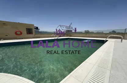 Apartment - 2 Bedrooms - 3 Bathrooms for rent in Ramada Commercial Building - Al Rawabi Street - Al Muntazah - Doha