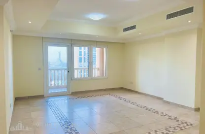 Empty Room image for: Apartment - 2 Bedrooms - 2 Bathrooms for rent in Tower 9 - Porto Arabia - The Pearl Island - Doha, Image 1
