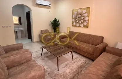 فيلا - 6 غرف نوم - 5 حمامات للايجار في Al Sakhama - الدوحة