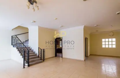 فيلا - 3 غرف نوم - 3 حمامات للايجار في شارع ام السنيم - عين خالد - الدوحة