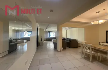 Apartment - 1 Bedroom - 2 Bathrooms for rent in West Porto Drive - Porto Arabia - The Pearl Island - Doha