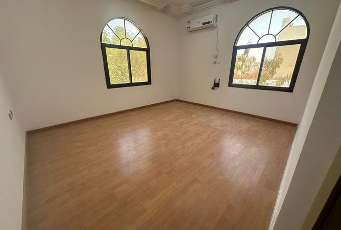 985940 - Property Main Image