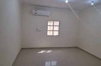 Apartment - 2 Bedrooms - 2 Bathrooms for rent in Bin Omran 28 - Fereej Bin Omran - Doha