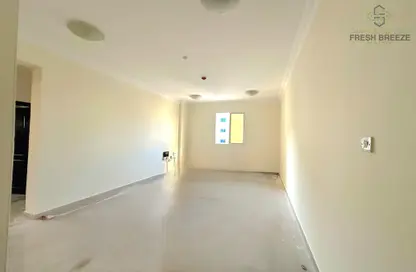 Apartment - 2 Bedrooms - 2 Bathrooms for rent in Umm Ghuwalina - Umm Ghuwailina - Doha