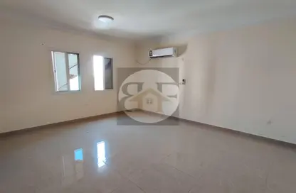 Apartment - 2 Bedrooms - 2 Bathrooms for rent in Al Mansoura - Al Mansoura - Doha