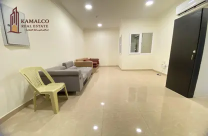Apartment - 1 Bedroom - 2 Bathrooms for rent in Umm Ghwailina Comm - Umm Ghuwalina - Umm Ghuwailina - Doha