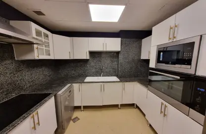Apartment - 3 Bedrooms - 4 Bathrooms for rent in West Bay - West Bay - Doha