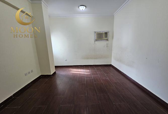 987695 - Property Image 3