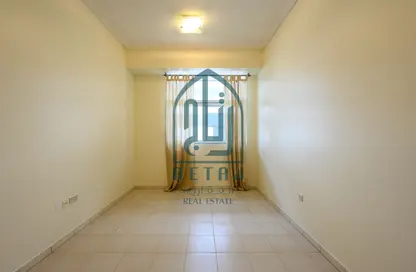Apartment - 2 Bedrooms - 2 Bathrooms for rent in Barwa Commercial Avenue - Umm Al Seneem - Doha