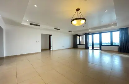 شقة - 3 غرف نوم - 4 حمامات للايجار في طريق بورتو الغربي - بورتو أرابيا - جزيرة اللؤلؤة - الدوحة