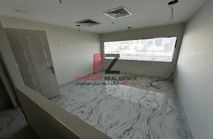 معرض - استوديو - 5 حمامات للايجار في برج آل ثاني التجاري - مشيرب - مشيرب - الدوحة